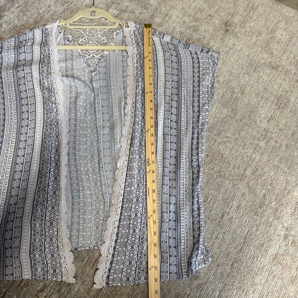 Skies Are Blue White and Gray Floral Patterned Boho Lace Trimmed Kimono Cardigan - Picture 7 of 7